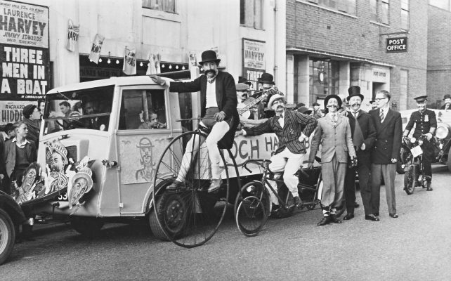 Toc H members with decorated float in Church Street