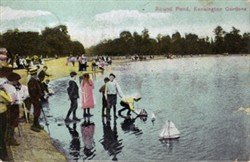 Photographic postcard "Round Pond, Kensington Gardens"