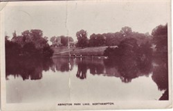 Photographic postcard "Abington Park Lake, Northampton