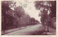 Photographic postcard "Park Road Welling borough"