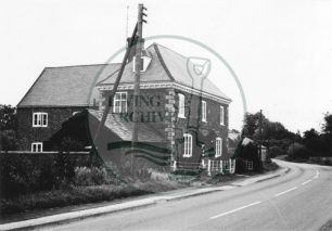 Photograph of Georgian farmhouse on Woughton road (1971).