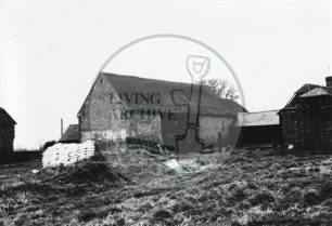 Photograph of Kiln Farm barn south of Stony Stratford 1975.