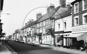 Photograph of Stony Stratford High Street (1971).