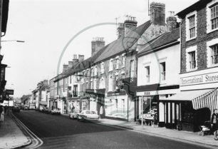 Photograph of Stony Stratford High Street (1971).