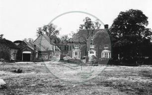 Photograph of Manor Farm in Woughton on the Green (1971).