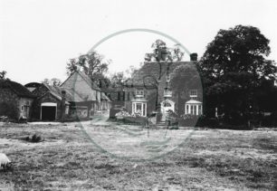 Photograph of Manor Farm in Woughton on the Green (1971).
