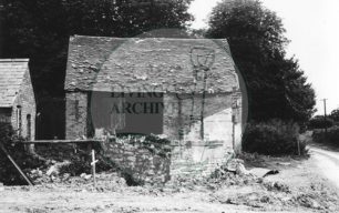 Photograph of barn at Peartree Bridge (1972).