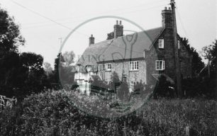 Photograph of large cottage in Milton Keynes Village (1971).