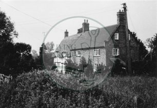 Photograph of large cottage in Milton Keynes Village (1971).