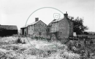 Photograph of abandoned farm between Milton Keynes Village and Willen (1971).