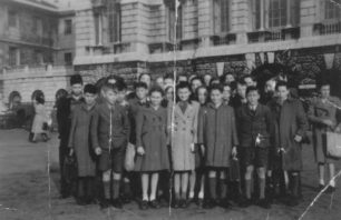 Bradwell School outing to Westminster to meet MP, 1948.