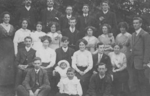 Large family group, early 20th century