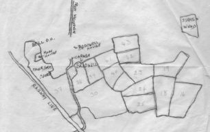 Traced map of Manor Farm, Old Bradwell, with field numbers.