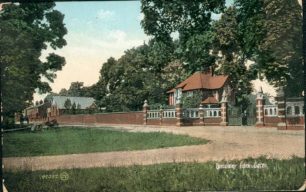 Bletchley Park Lodge and gates, Buckingham Road