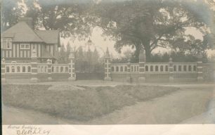 Bletchley Park Lodge and gates, Buckingham Road