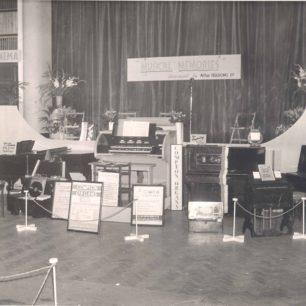 Holdom Music Stand 1951 without musicians