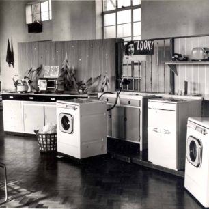 Holdoms Kitchenware with Washing Machines