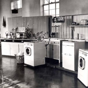 Holdoms Kitchenware with Washing Machines