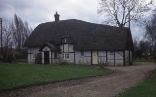 Thatched cottage in Old Bletchley