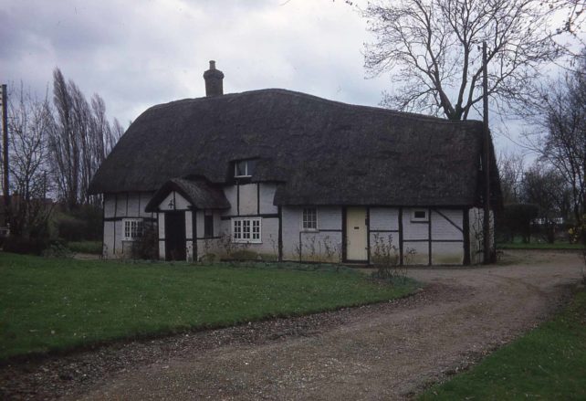 Thatched cottage in Old Bletchley