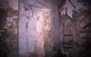 The chapel at Bradwell Abbey, wall paintings