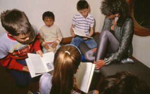 The children teach Zerena to read