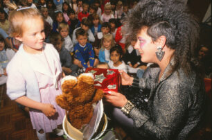 The children hold a goodbye party in the school hall and give their teddies to Zerena for her trip home