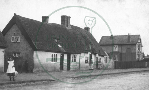 Thatched cottages on Aylesbury Street 1910s