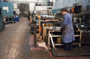 Fitting Shop Damper Gang