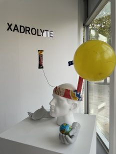 Polystyrene head with balloon
