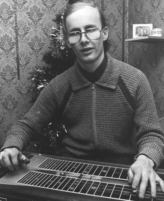 Wally Hammond playing the Beinel Zither