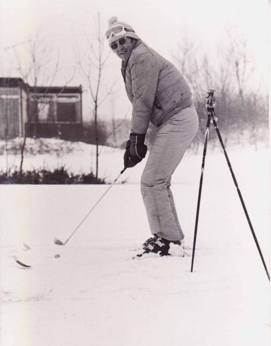 Mr Cummings golfing in the snow