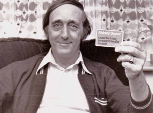 Christopher Hearn with kidney donor card