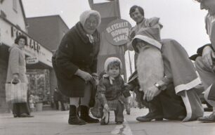 Coin race for charity, Queensway, December 1972