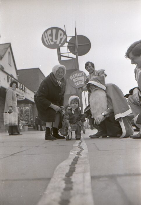 Coin race for charity, Queensway, December 1972