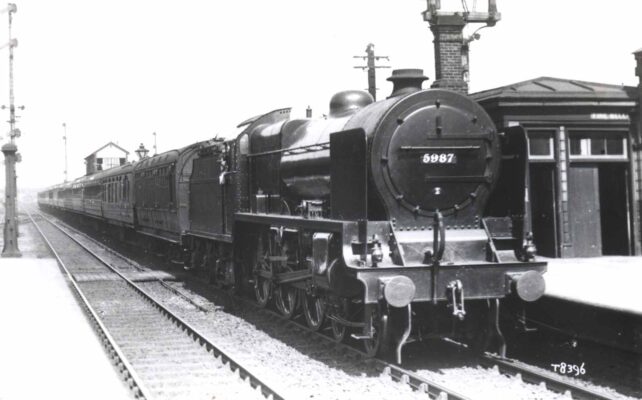 Patriot class 5987 on up Merseyside Express