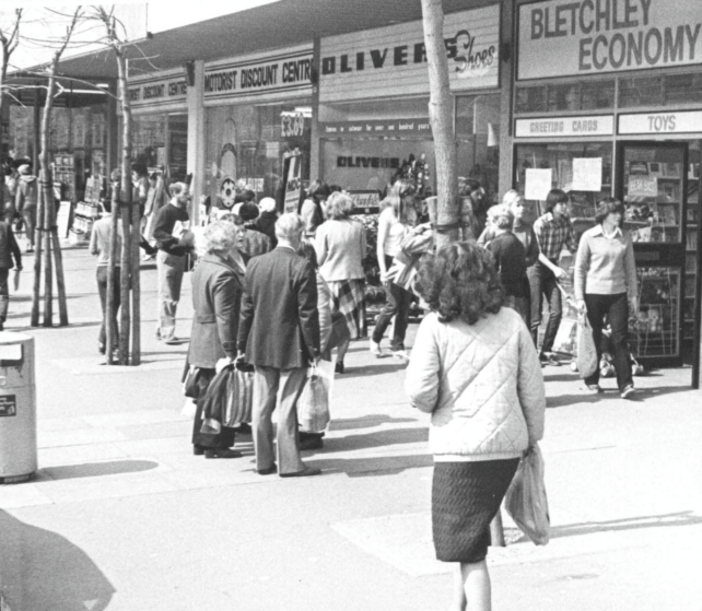 Shoppers on Queensway, 22 April 1982