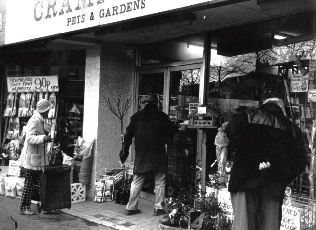 Cramphorns Pets & Garden Shop on Queensway, December 1982