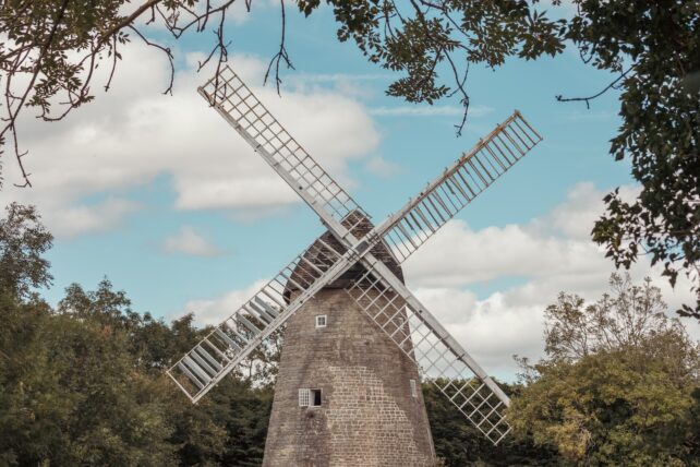 The windmill roof and sails