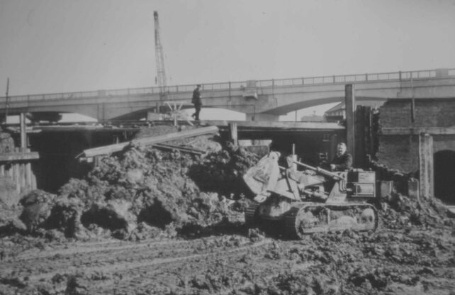 Bletchley Road Bridge under construction