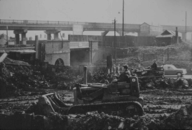 Bletchley Road Bridge under construction