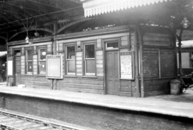 Bletchley Station, Platform 3