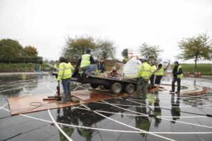 Unloading the centrepiece