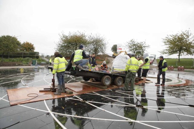 Unloading the centrepiece