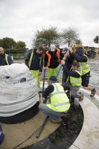 Unloading the centrepiece