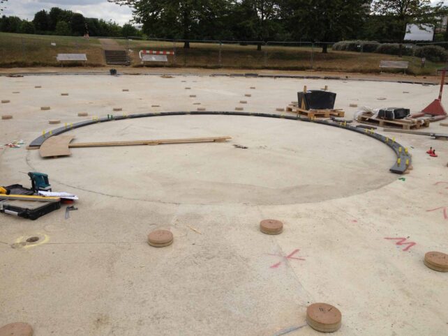 Laying out in the centre
